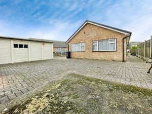 Kirkhurst Close- click for photo gallery